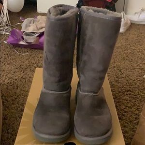 Tall grey ugg boots